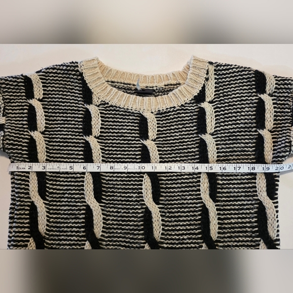 Chic Black and Cream Cable Sweater Size M Cabincore - Picture 4 of 7